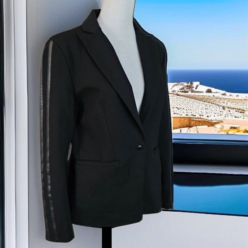 NWOT EVEREVE (MED) Jones St. Varsity Stripe Black Blazer - Picture 3 of 12